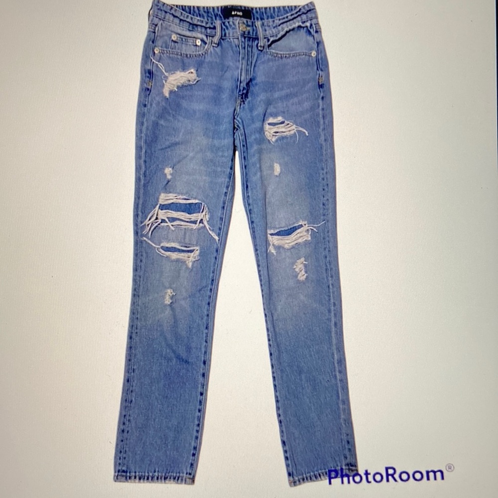Aeropostale Distressed Boyfriend Jean Size 4
